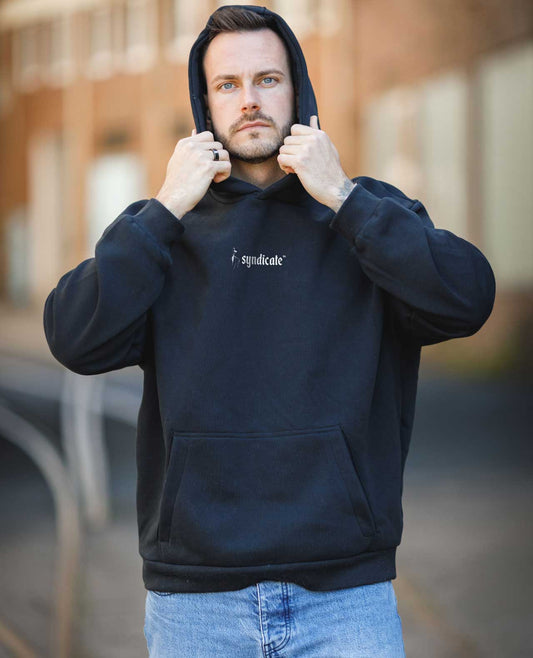Schwarzer Hoodie mit Syndicate Logo