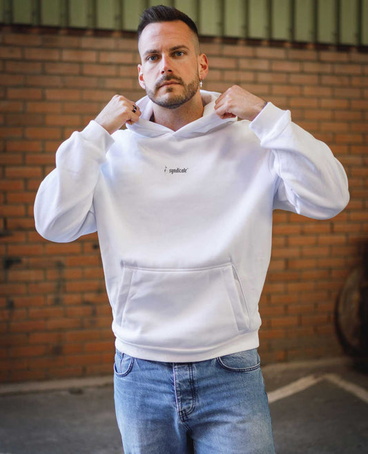 Weißer Hoodie mit Syndicate Logo